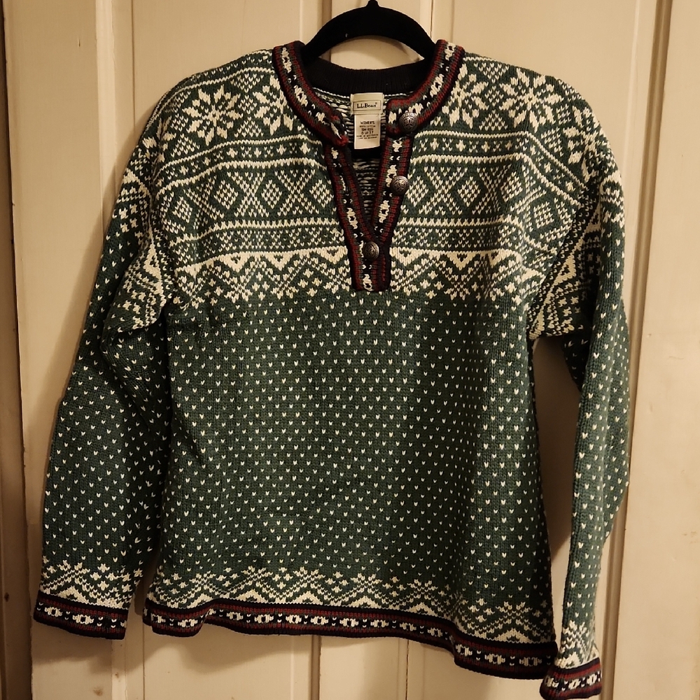 L.L. Bean Green and White Women's Sweater